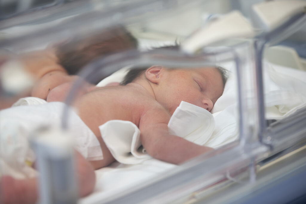 Newborn children are in the boxes in the hospital.